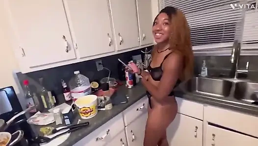 Anal kraliçe kız cadılar bayramı partisinden sonra büyük zenci yarağı alıyor ama adam sadece göt deliğini sikmek istiyor