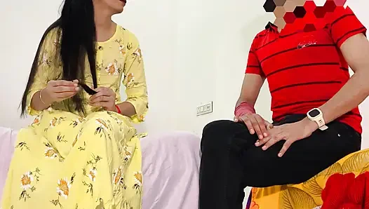 (RAKSHABANDHAN ÖZEL) Bakire üvey üvey kız kardeşim rakhi tatilinde Delhi'den geldi, bu yüzden domaltarak amını sert siktim