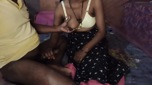 Geceleri yenge maxisini çıkarmadı, bu yüzden maxi'sini biraz kaldırdım ve onu siktim