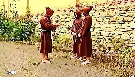 Rahibe piliç açık havada sert sikişmeyi seviyor