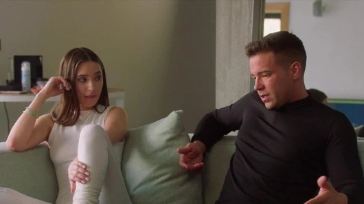 Kıvrımlı, anal-çılgın kayak hocası liya yeteneklerini sergiliyor