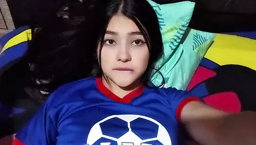 21 yaşındaki üniversiteli kız odada mastürbasyon yapıyor