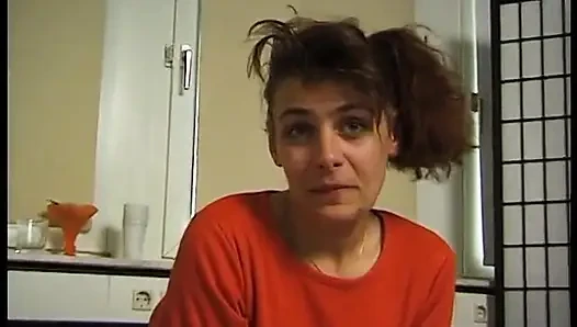 Esmer Vixen sikiliyor ve bakış açısıyla karnına boşalıyor