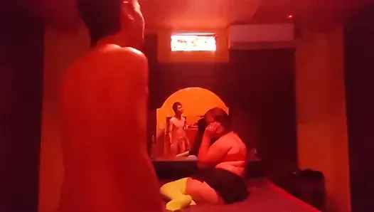 Bir motelde götünü ve amını emiyor