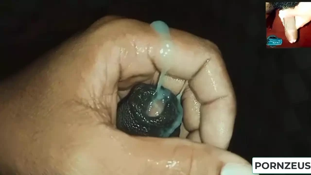 Asyalı siyah yarak banyoda son derece yoğun orgazm