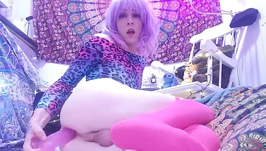 Neon Kitty oyuncaklarımla kendimi sikiyor