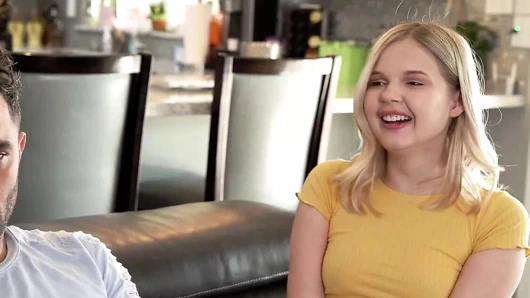 Gerçekten çok seksi, bahse girerim büyük bir siki vardır!