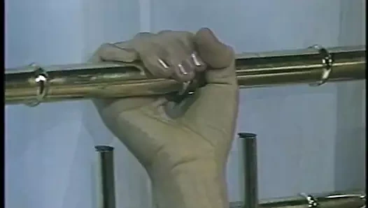 Muhteşem tamamen doğal porno kraliçesi ile klasik klip, iyi bir kafa ve lanet veriyor