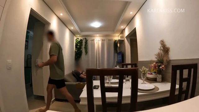 Yepyeni Podolotra Fetişini Göstermek İçin Eve Geldi