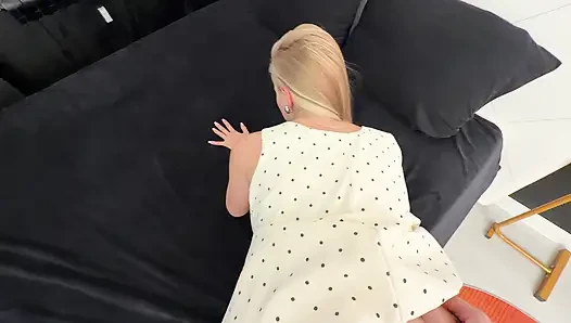 SEKRETERIM SADECE BENIMLE SEKS IÇIN TASARLANDı. İlk iş gezisi dudaklarına boşalmayla sona erdi