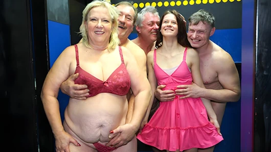 GrandParentsx'te gizli delik kulübümüze hoş geldiniz