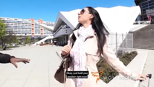 Alman orijinalleri! July Sun sadece amını sikmek isteyen siyah bir fotoğrafçı için soyunuyor!