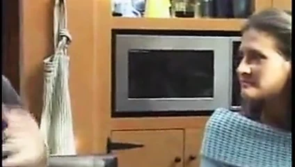 Büyük baştankara civcivler gösteriş