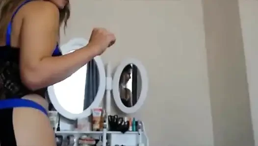 Sexydea yatak odasında oynuyor