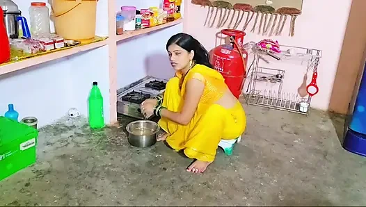 Kadın terziyi evine çağırıyor ve adam ölçüler aldı ve onunla seks yaptı.