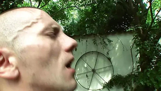 Büyüleyici bir Almanca ile saniyeler içinde dalın