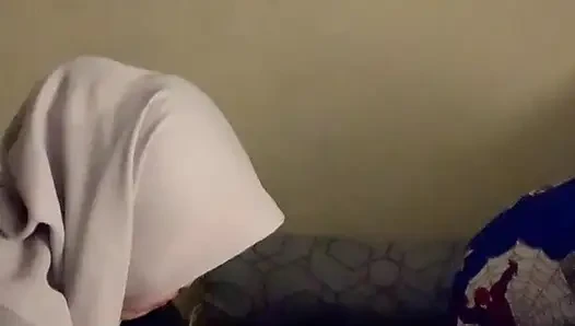 Sessizce üvey kız kardeşimin yarağını sikiyorum