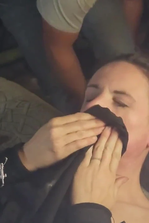 Evli kadının yüzüne iki kez çifte boşalıyor