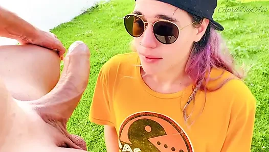 Oyuncu kız boğazından, amından sikiliyor ve arka bahçede döl yutuyor!!