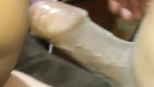 Aldatılan koca karısının sikişmesini izlemeyi seviyor