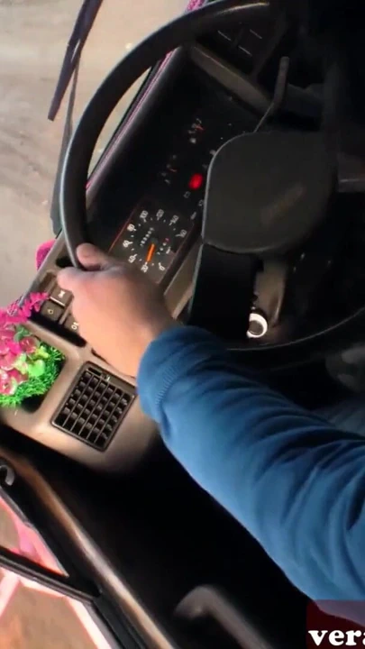 Duygusal an "Alman genç otostopçu büyükbabasıyla arabada sikiliyor"