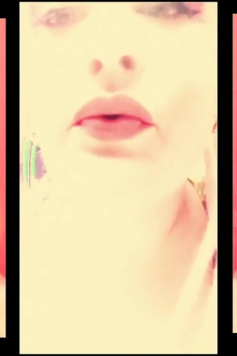 Kız arkadaşın seni pornoya bakarken yakaladı, bu yüzden sana tükürüyor ve sikini tokatlıyor konuşmadan