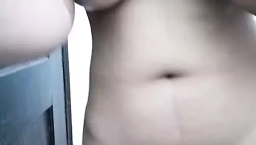 Hint kız büyük göğüsler gösteri