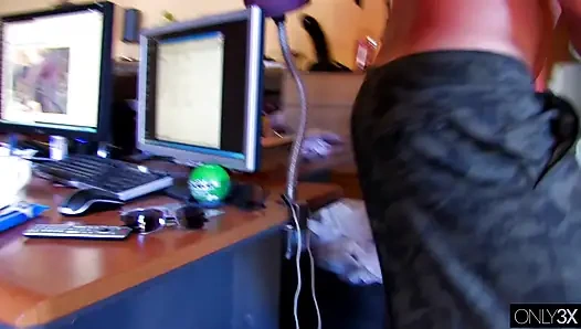 Sarışın Nicole amatör üçlü seks yapıyor - premium düzenleme