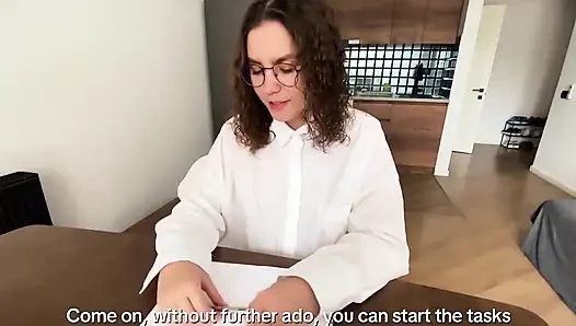 Seksi ve azgın öğrenci sınav sırasında öğretmenini baştan çıkarıyor