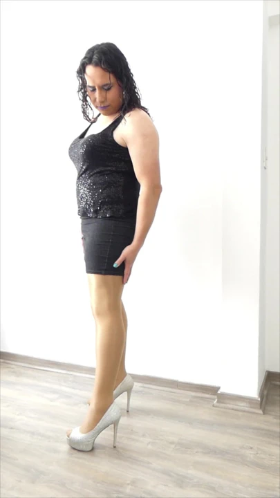 Gümüş yüksek topuklu ayakkabılar