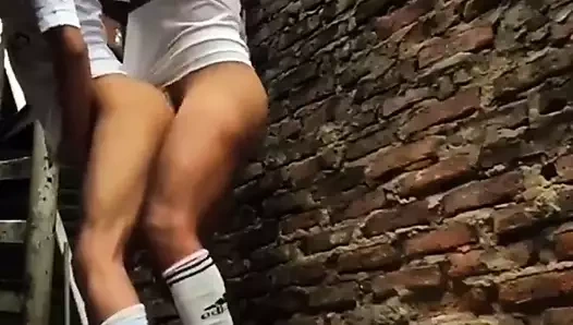 Arkadaşım gizlice eğitimde beni sikikleri