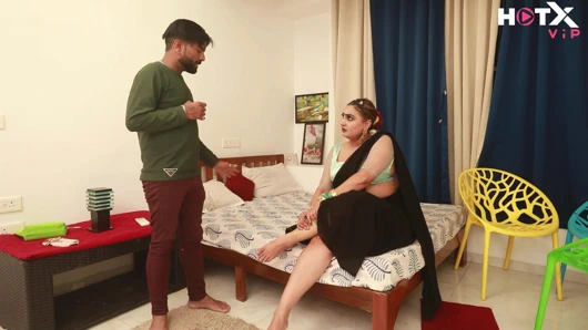 Ateşli Hintli üvey anne her gün üvey oğlu tarafından sıkı amından sikiliyor