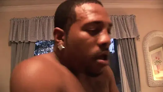 Karım içeride siyah bir canavar yarağı seviyor...