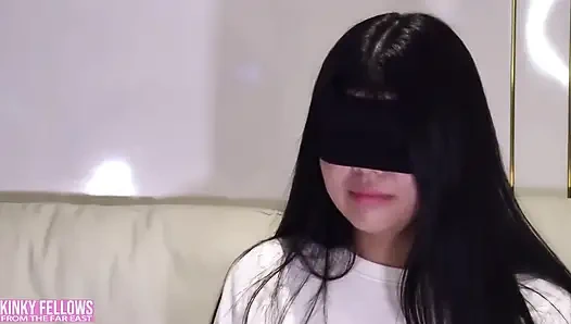 Çarpıcı bir güzellik derin, yoğun bir spirale çekilirken cesur takıntı ortaya çıkıyor