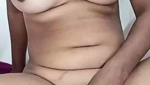 Amcığım ıslak olduğu için mastürbasyon yapıyorum - bayan sunita