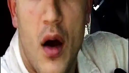 Esmer Alman ateşli anne bebek fetiş sahnesinde sikiliyor