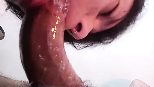 Dünyanın en iyi oral seksi, küçük ağzıyla dibine gidiyor