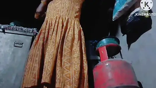 Ateşli yalnız mükemmel kız her zaman gençliğiyle çok üzgün.