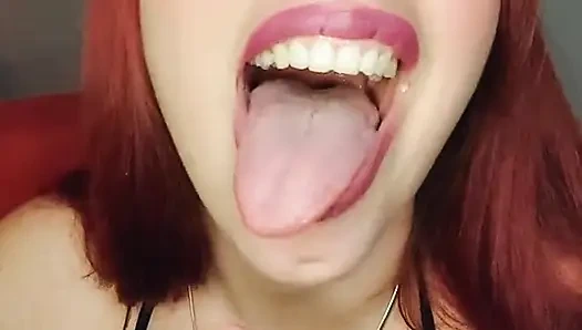 Komşu kız seni sikişirken dinlerken azıyor ve seni ziyaret ediyor!