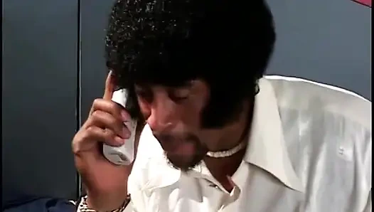 Siyah adam sikini beyaz güzelin amına sokuyor