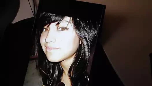 fanii-lara'ya saygı duruşu