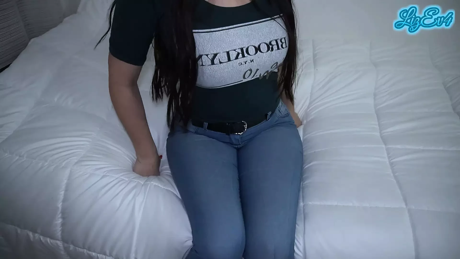 tremendous ass of my friend’s girlfriend with tight jeans. real orgasm and creampie. She left my semen inside her pussy