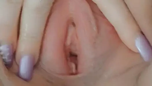 Edepsiz anne ıslak ve sulu damlayana kadar kendisiyle oynuyor