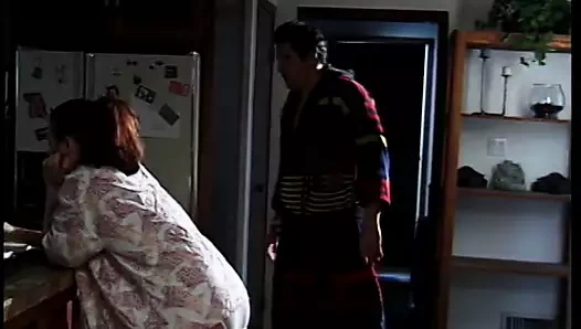 19 yaşındaki şeftali ıslak amcığını sikerken yaşlı adam geldi