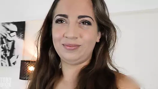 Bronzlaşmış İngiliz gırtlağına kadar sürtüğün büyük yarakla ağzı tıkanıyor