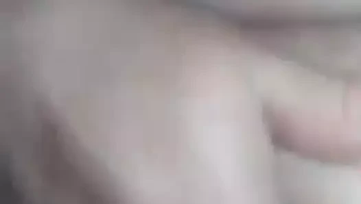 Frosso duşta onu kedi ile oynuyor