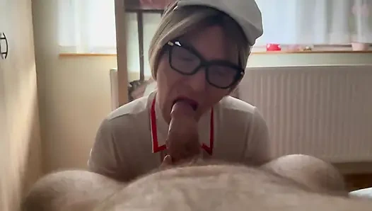 Doktoru olan eski kız arkadaşım yarağımı muayene ediyor ve her şeyi iyi buluyor