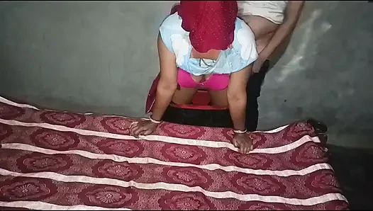Genç Hintli Desi Köylü Üvey Kız Kardeş Net Hintçe Ses Kaydında Üvey Erkek Kardeşiyle Sert Sakso Çekmeye Çalışıyor