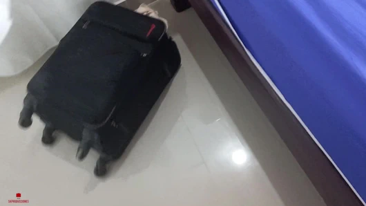 Masum yüzlü üvey kız kardeşim bana harika bir oral seks yapmasına izin vermemi istiyor