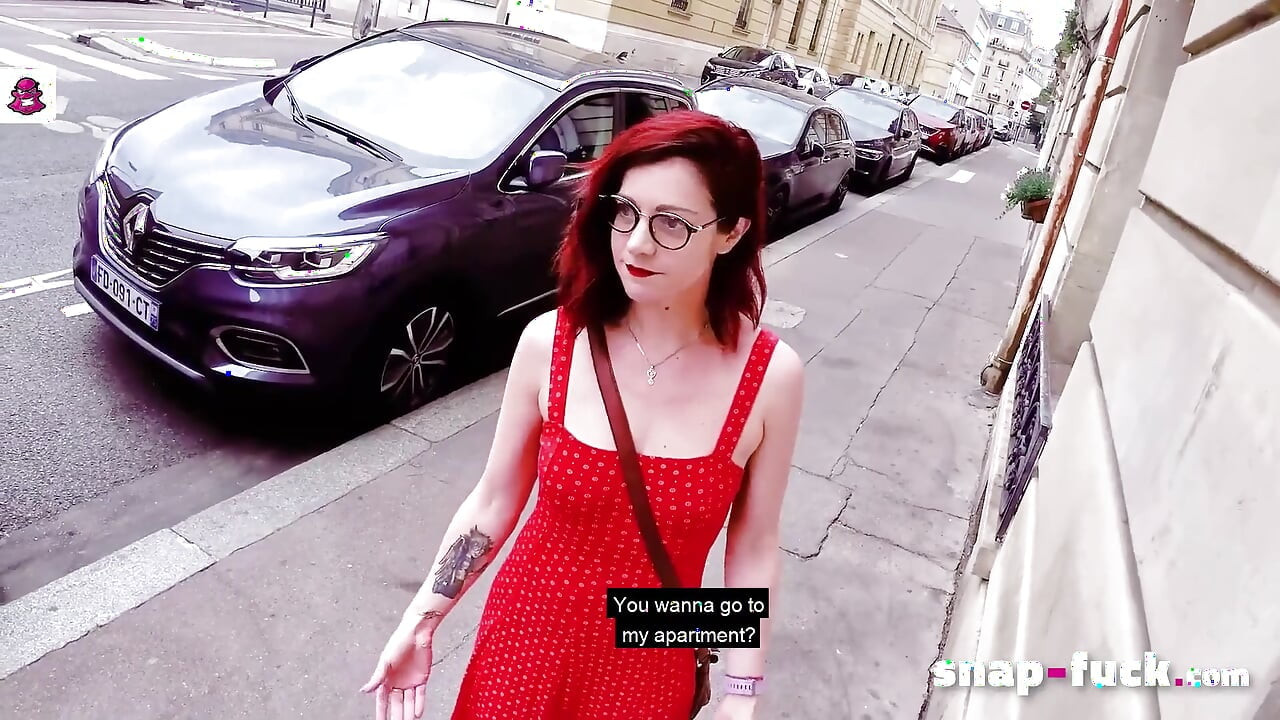 Arsız kız Flora Milano pis sikiş randevus un tadını çıkarıyor! Snap-fuck